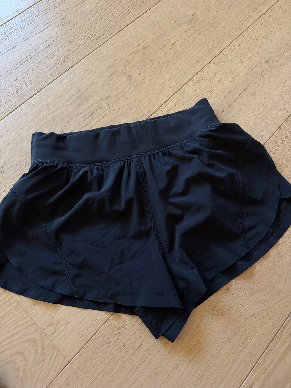 Aritzia golden running shorts